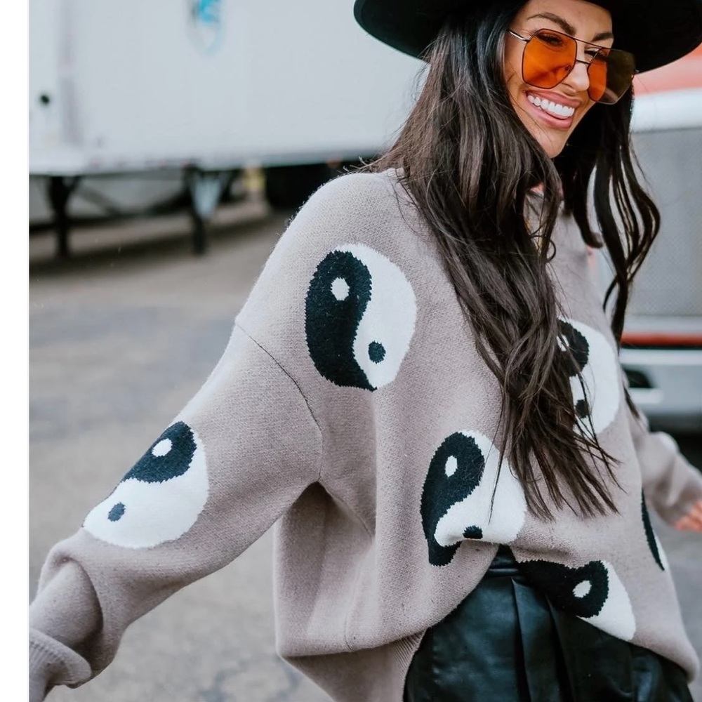 Yin Yang Patterned Sweater - Gray